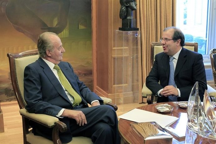 Herrera Y El Rey Juan Carlos Durante La Recepción En El Palacio De La Zarzuela