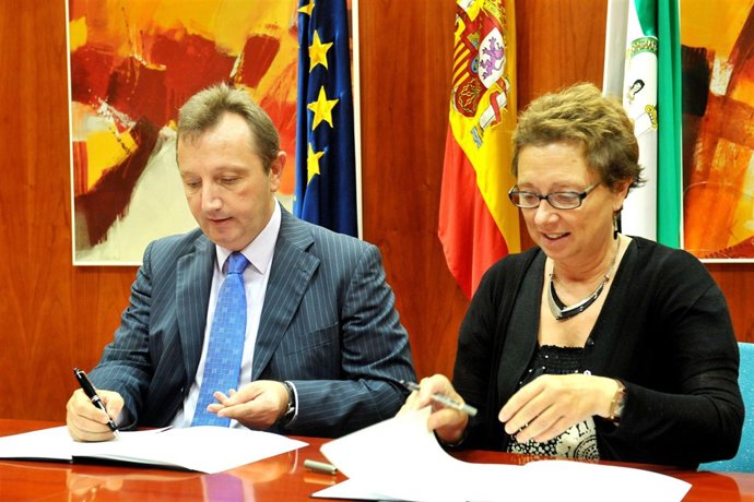 El Consejero De Empleo, Manuel Recio Y La Consejera De Hacienda, Carmen Martínez