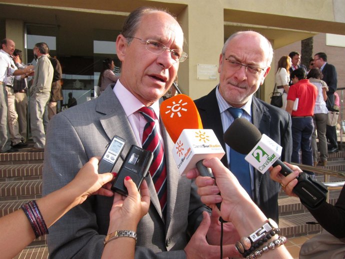 El Consejero De Medio Ambiente, José Juan Díaz Trillo, Ante Los Medios.