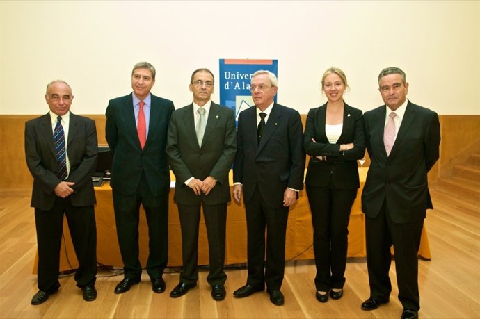 El Rector, Junto A Los Nuevos Doctores Honoris Causa