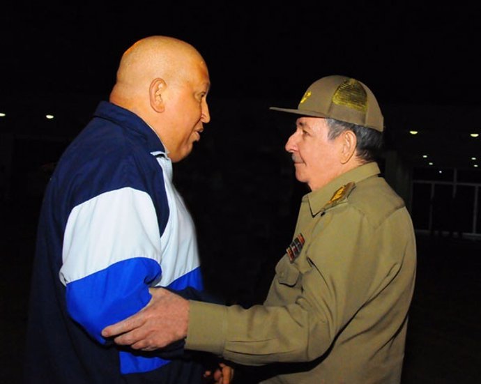 Hugo Chávez Y Raúl Castro