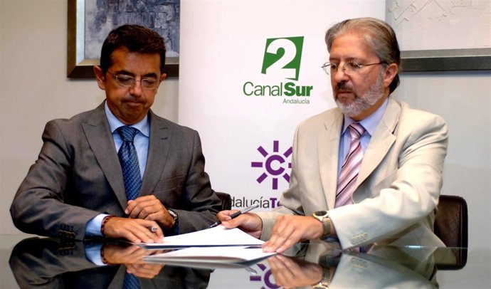 Pablo Carrasco Y Diego Fernández Jiménez En La Firma Del Acuerdo