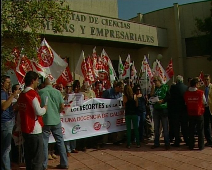 Sindicatos protestan por los recortes