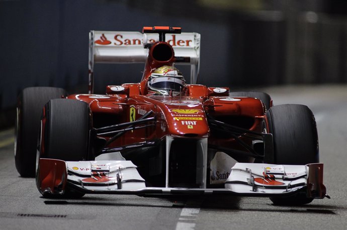 Fernando Alonso En Los Libres Del GP Singapur 2011