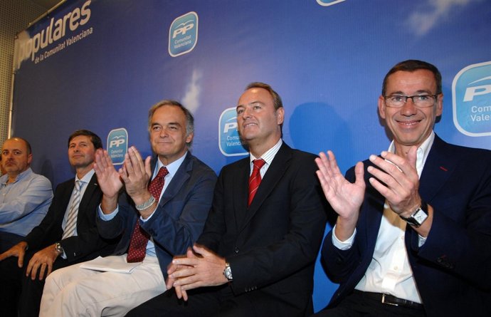 González Pons Junto A Fabra Y Clemente En Un Acto Con Alcaldes En Valencia.