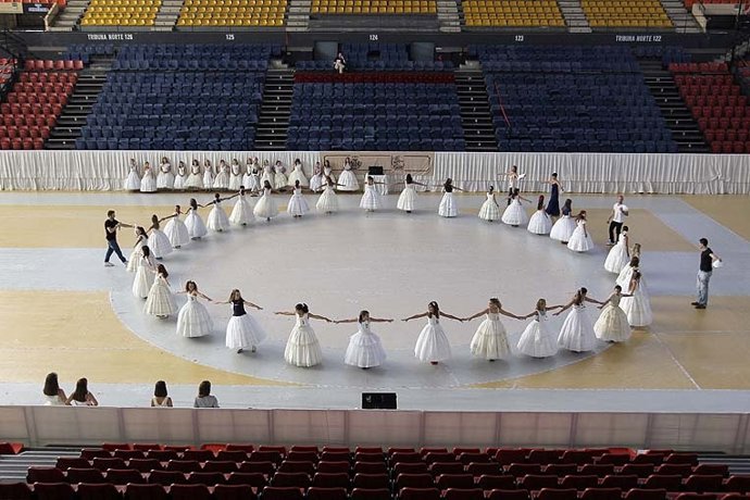 Ensayo De La Elección De Las Cortes De Las Falleras De Valencia