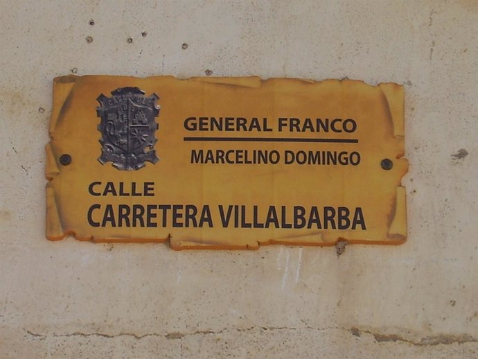 Placa 'Trinominal' De La Carretera Villalbarba De Casasola De Arión (Valladolid)