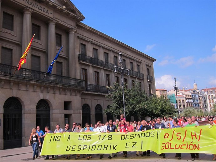 Manifestación De Los Trabajadores De BSH Esquíroz Contra El ERE De 178 Despidos