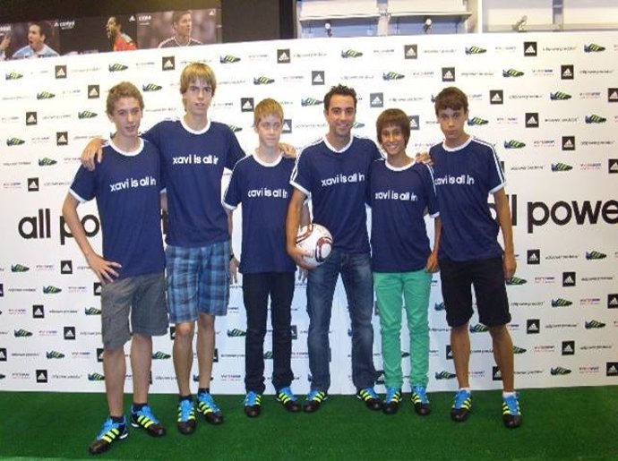 Xavi Hernández En Un Acto De Adidas