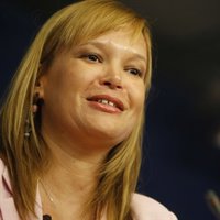 Pajín considera "inédita e importante" la petición de los presos de ETA pero reconoce que "no se puede bajar la guardia"