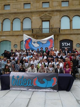 Representantes De Egin Dezagun Bidea