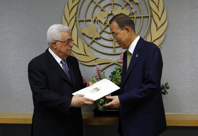 Mahmud Abbas Entrega El Documento De Reconocimiento En La ONU