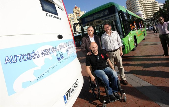 Muestra De Autobuses Y Taxis Híbridos