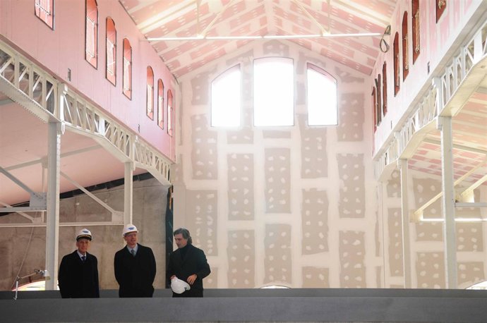 Gallardón visita las obras de la Casa del Lector, en Matadero