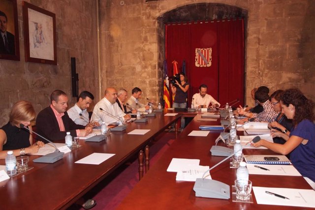 Bauzá Reunión Con Conselleria Turismo