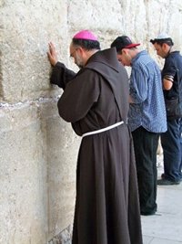 Sanz Montes afirma que la "precariedad vocacional" obliga a que los laicos participen en las labores de sacerdocio