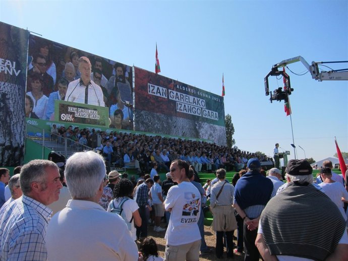 El Preisdente Del PNV Iñigo Urkullu En El Alderdi Eguna 2011