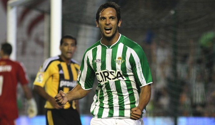 Santa Cruz Celebra Uno De Sus Dos Goles Ante El Zaragoza 