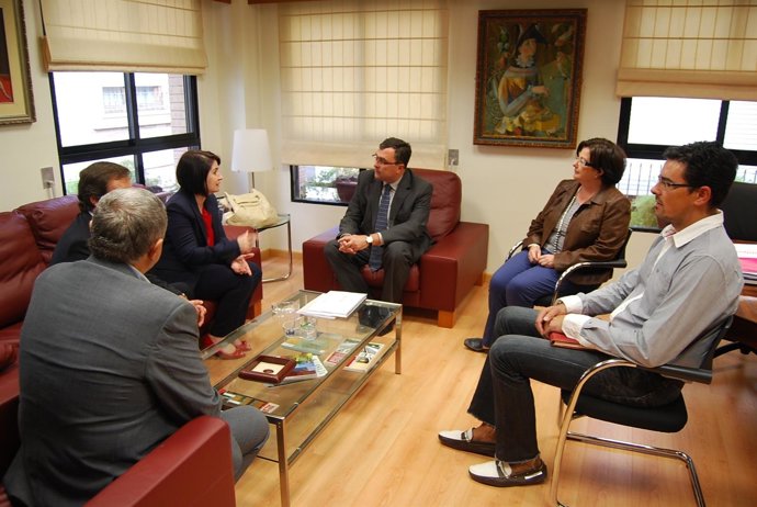 Reunión Entre El Consejero Ballesta Y La Alcaldesa De Totana