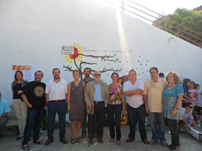 Familiares, Amigos Y Miembros De CHA, En El Homenaje