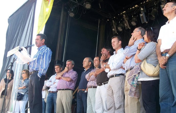 Revilla Reivindica El AVE Apoyado Por Los Miembros Del PRC