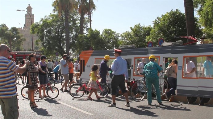 Acto De 'A Contramano' En La Iniciativa 'Paseo Vivo'