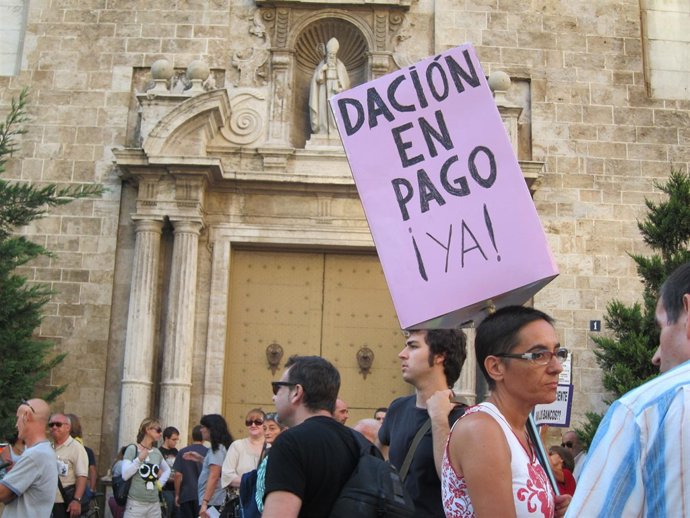 Manifestación En Valencia De Los Afectados Por Las Hipotecas