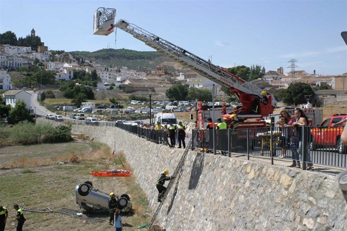 Un Momento Del Rescate Tras Un Accidente En Antequera