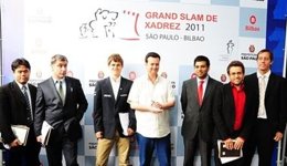 El Alcalde De Sao Paulo Con Los Seis Jugadores De La Final De Maestros