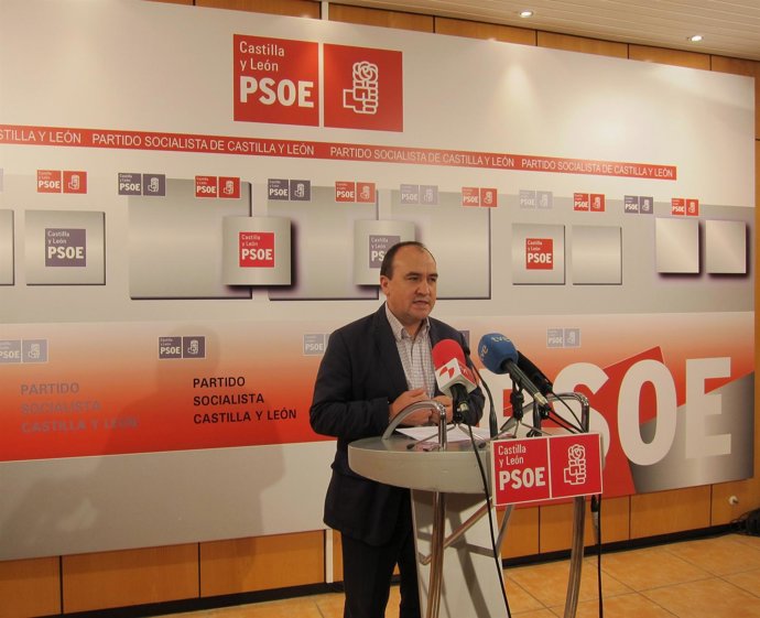 El Secretario De Organización Del PSOE, Pedro José Muñoz, En Una Rueda De Prensa