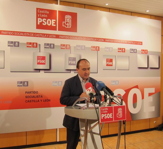 El Secretario De Organización Del PSCL, Pedro José Muñoz, En Una Rueda De Prensa