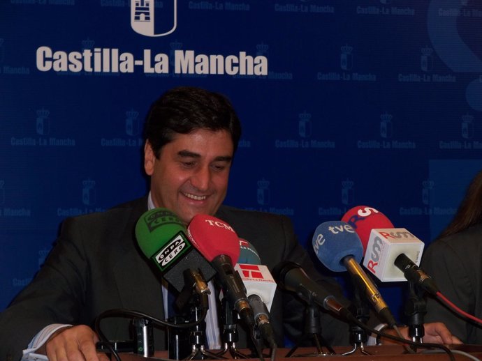 El Consejero De Sanidad Y Asuntos Sociales, José Ignacio Echániz,