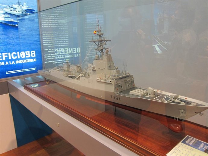 Maqueta De Fragata F-100