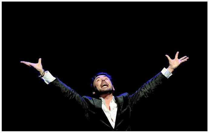 El Cantaor Miguel Poveda En Una Actuación. 