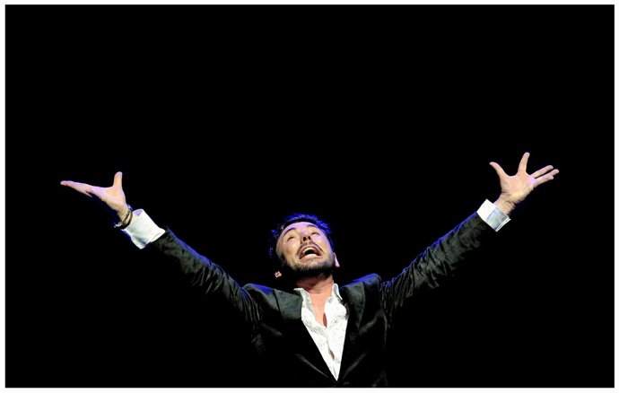 El Cantaor Miguel Poveda En Una Actuación. 