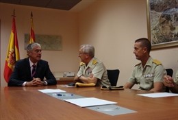 Suárez Y El Teniente General De La UME