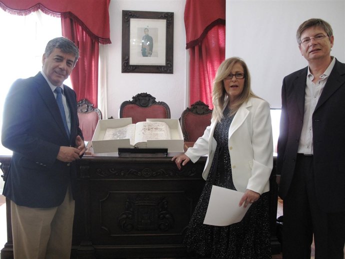 Entrega De Las Actas Capitulares Al Ayto De Tarifa