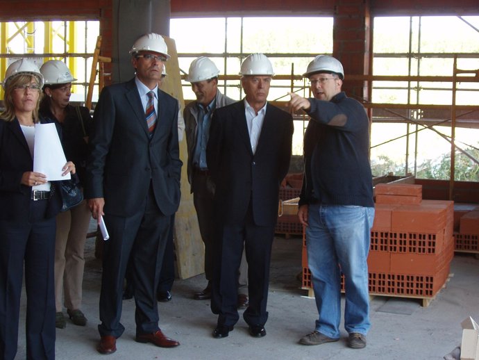  El Subdelegado Del Gobierno, Durante La Visita Al Centro