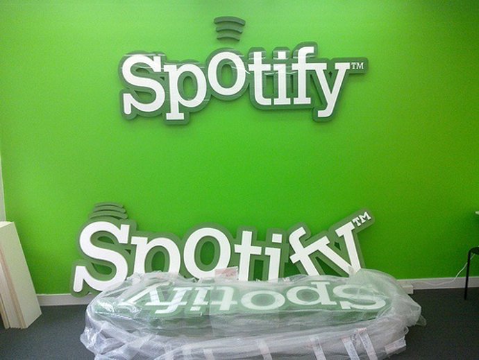 Logos De Spotify En Oficina En Construcción Por Jon Aslund CC Flickr