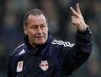 Fútbol.- El Schalke 04 ficha al holandés Huub Stevens como nuevo entrenador