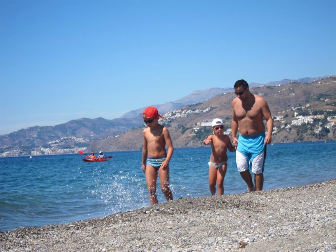 Playa De Salobreña Por Europa Press 