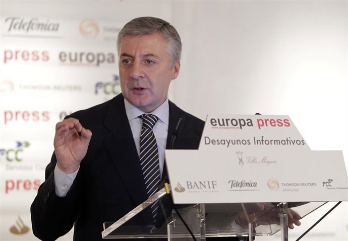 El Portavoz Del Gobierno Y Ministro De Economía, José Blanco