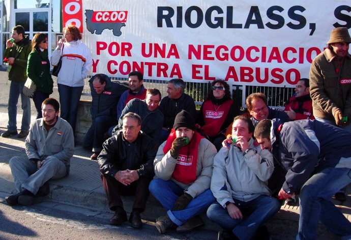 Trabajadores De Rioglass En Huelga Por La Revisión De Salarios Según El IPC
