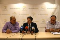 La Asociación de Fabricantes del Curtido de la Región entregan una ayuda de 6.000 euros a los damnificados