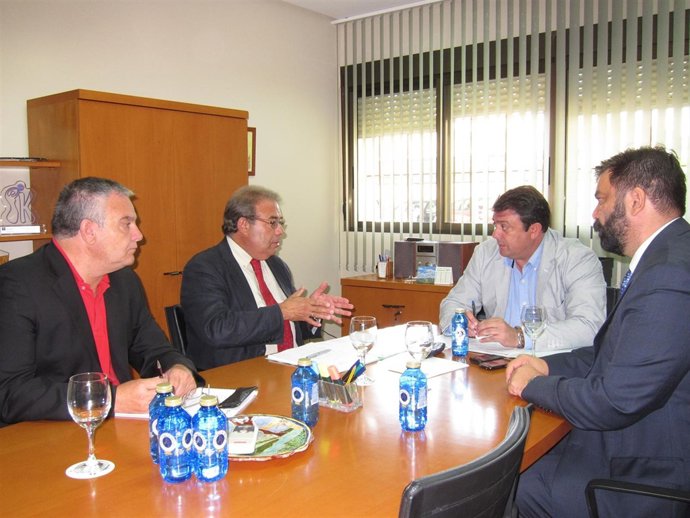 El Delegado De Empleo, Eduardo Muñoz, Con Representantes Del Grupo Tervalis. 