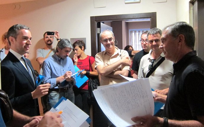 Pérez Pont (Izquierda) Y Lledó (Derecha) Debaten Sobre El IVAM 
