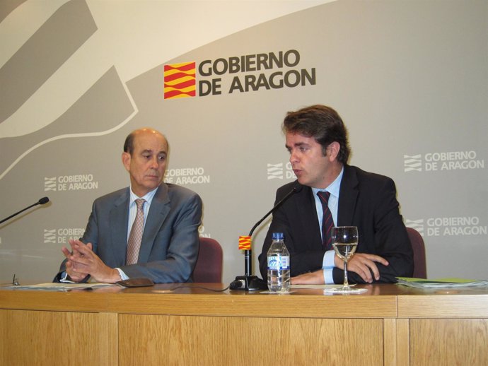 Fernández De Alarcón Y Roberto Bermúdez De Castro En La Rueda De Prensa