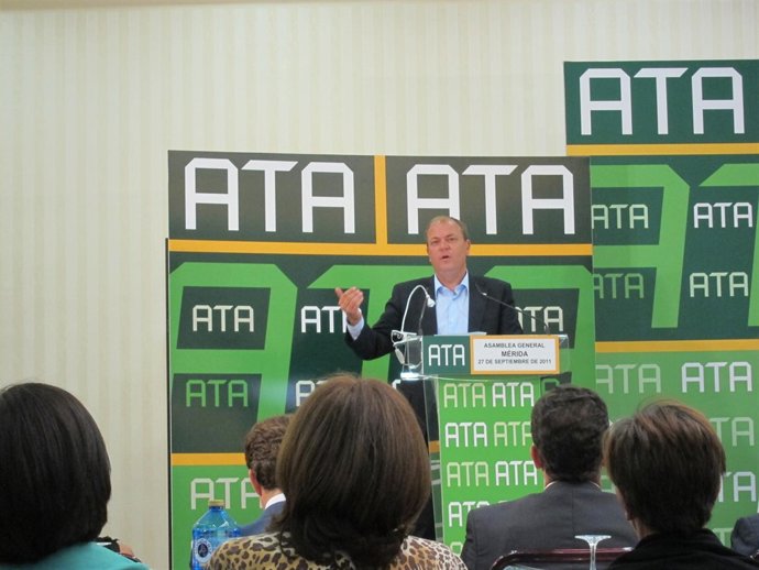 Monago Durante Su Discurso En Asamblea De ATA