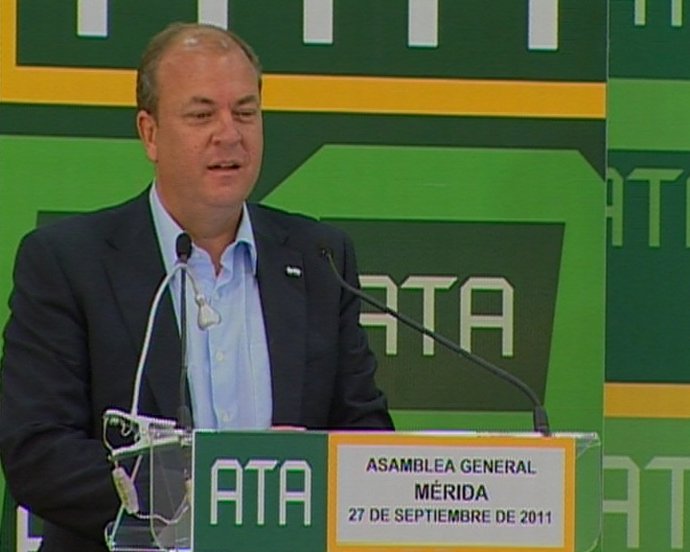 Monago: "va a pasar como el presidente campeón del paro"