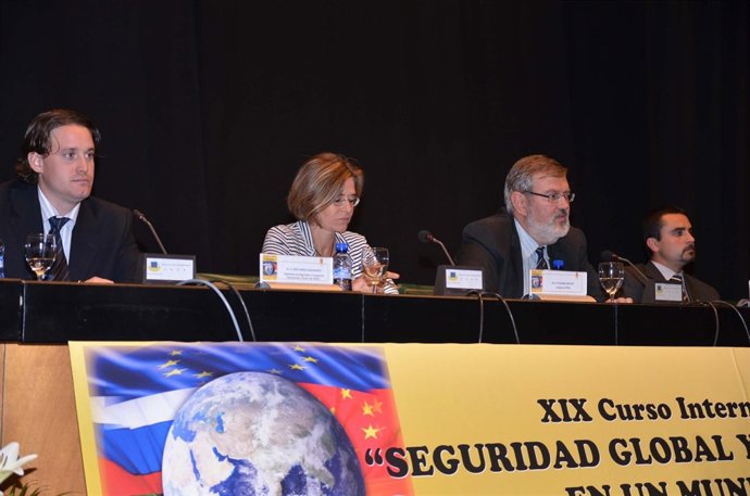Mesa Redonda Del Curso Internacional De Defensa De Jaca